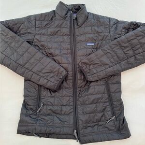 Patagonia - Puffer - Men’s Nano Puff insulated jacket in black, medium